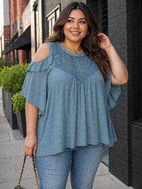 Torrid Teal Cold‑Shoulder Embroidered Blouse – Size 1